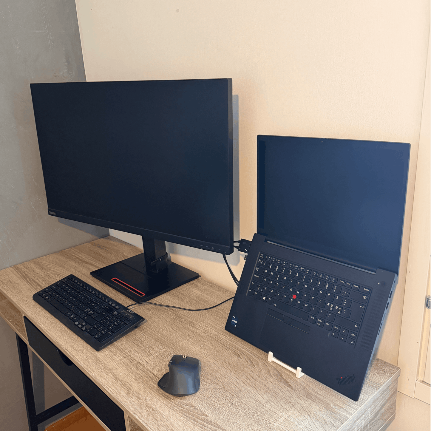 Lampi DeskDock teline